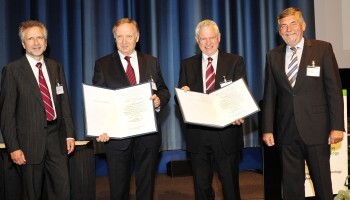Die neuen DECHEMA-Ehrenmitglieder Weitkamp und Pühler (Mitte) Ehrenmitglied_Weitkamp+Puehler